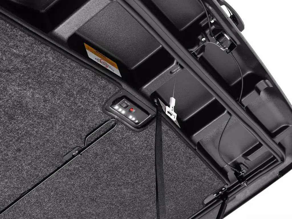 realtruck-one-piece-tonneau-close-up.jpg